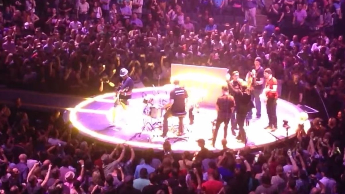 Video | U2 Cover Band Joins U2 In Toronto