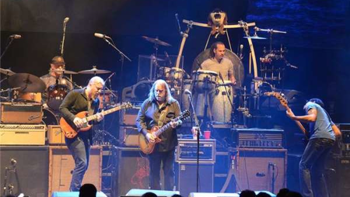 Horns, Guest Axes & Desdemona For Allmans At Beacon