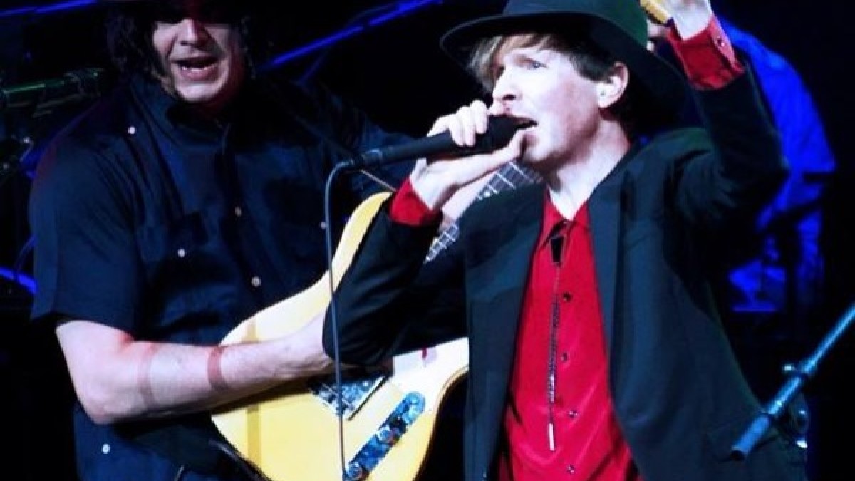 Jack White Guests With Beck In Providence
