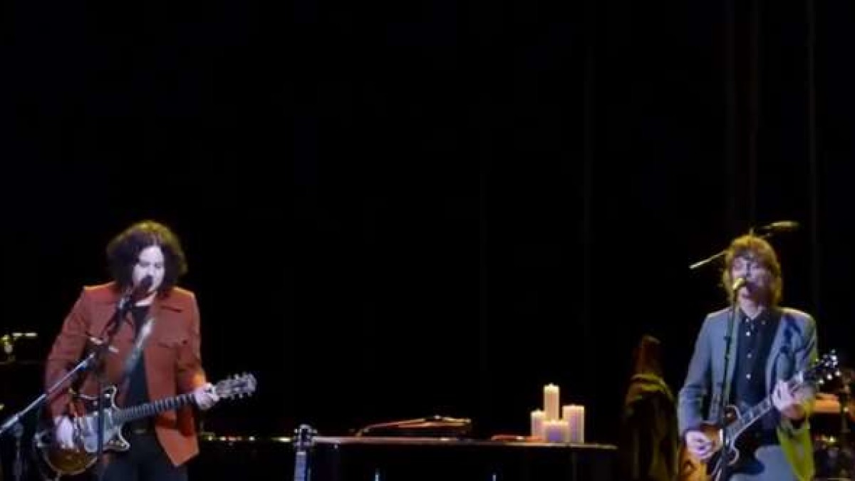 Jack White And Brendan Benson Jam Raconteurs Style