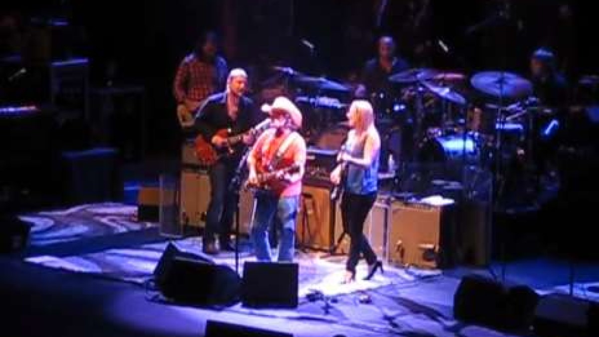 Dickey Betts Sits In With Tedeschi Trucks Band At Beacon