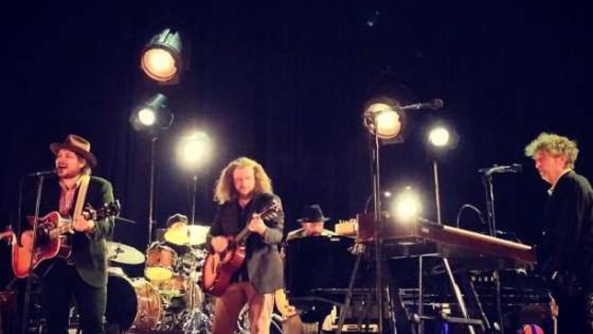 Bob Dylan Teams With James And Tweedy For The Weight