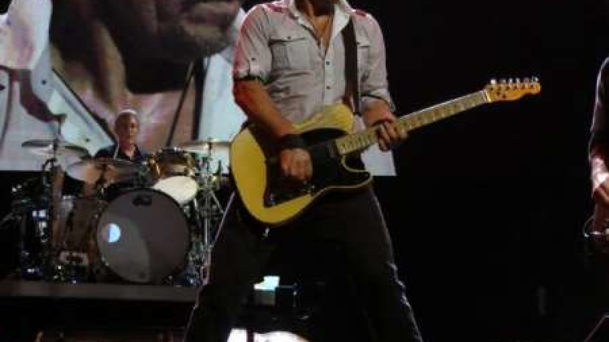 Bruce Springsteen Continues To Switch It Up In Tampa
