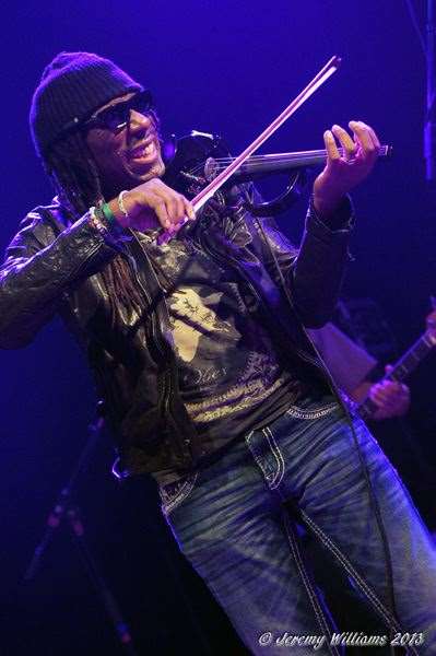 Boyd Tinsley Recovering From Carpal Tunnel Surgery