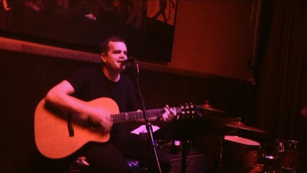 Brendan Bayliss Plays Solo Show In Chicago