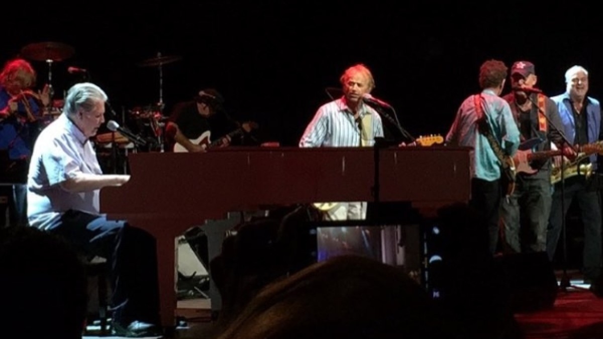 Bruce Springsteen Guests With Brian Wilson In New Jersey
