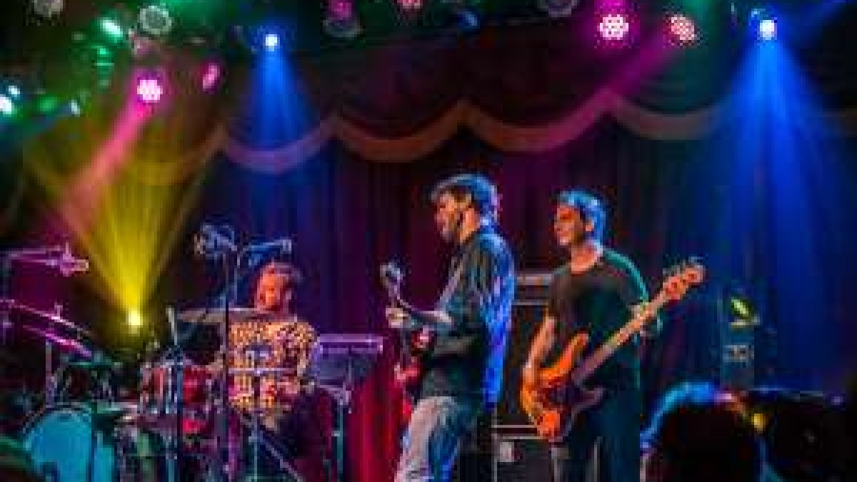 Photos, Review And Audio | Bustle Plays Other Shit | Brooklyn Bowl