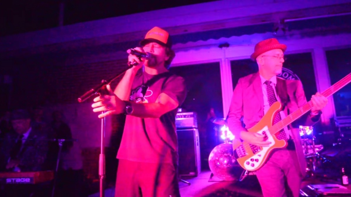 Eddie Vedder Covers The Who With Local Band In Chicago