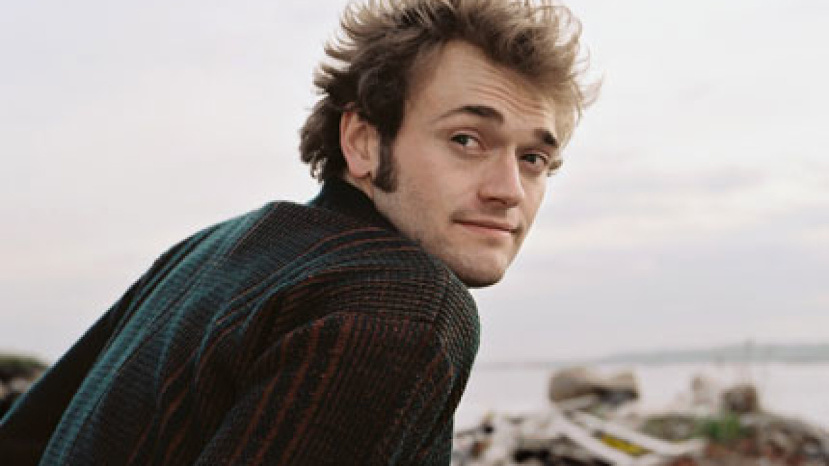 Chris Thile Volunteers To Serve As American Airlines Music Consultant