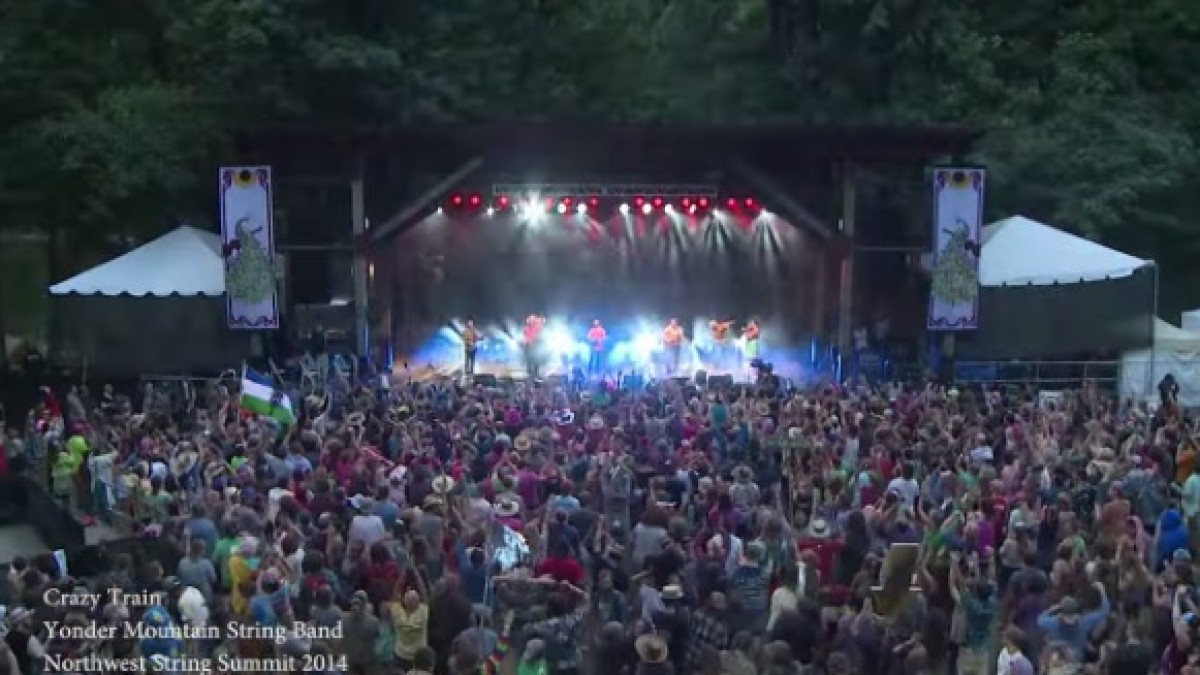 Pro-Shot Video | Yonder Mountain & Guests Cover Crazy Train