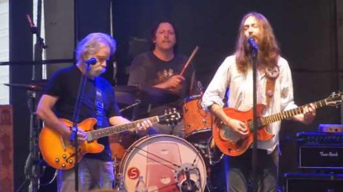The Black Crowes Welcome Bob Weir At Peach Music Fest
