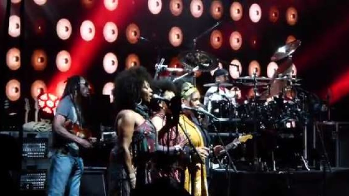 The Lovely Ladies Return With Dave Matthews Band In Holmdel