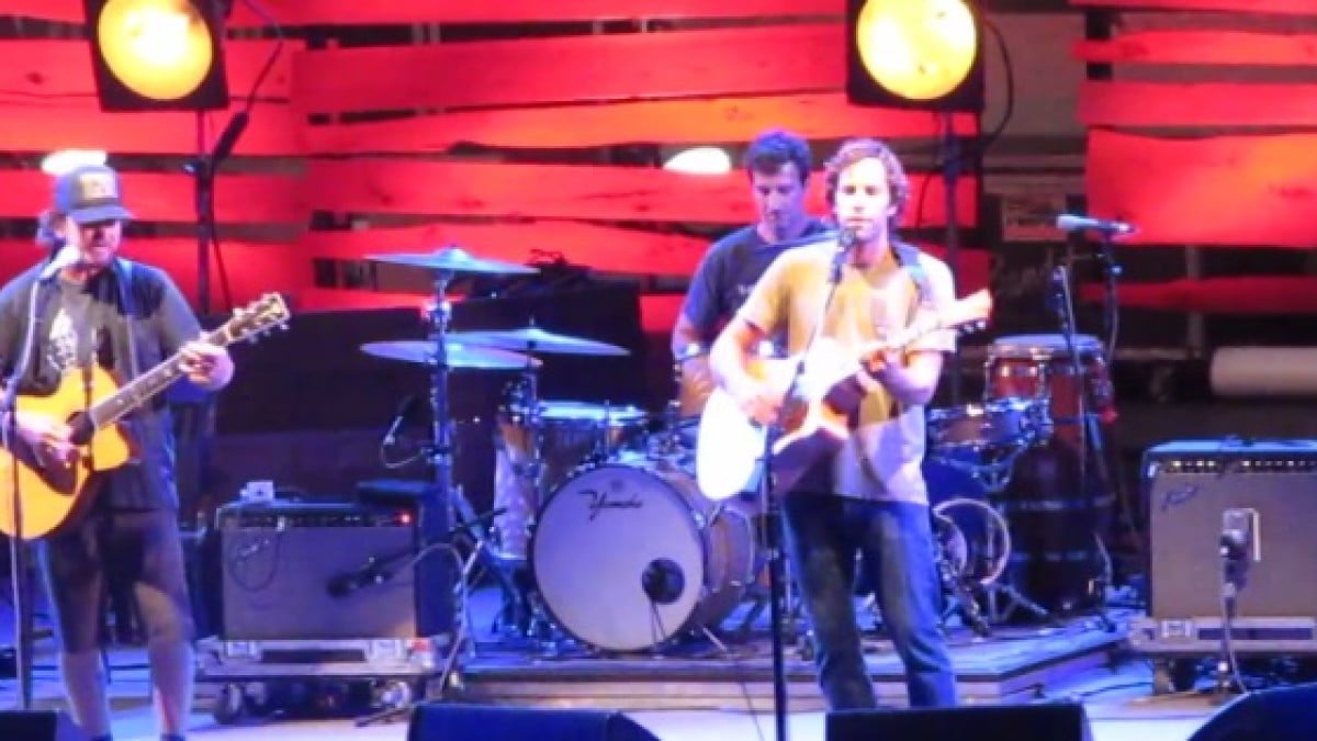 Eddie Vedder And Amos Lee Guest With Jack Johnson