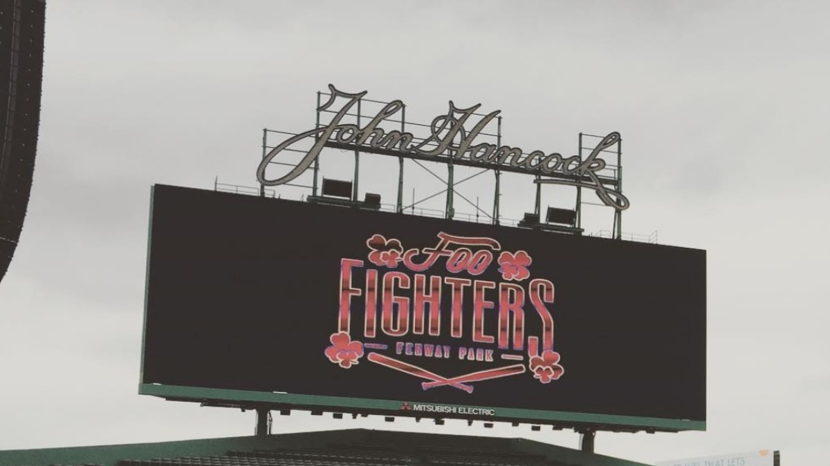 Foo Fighters Bring Up Doctor For White Stripes Cover