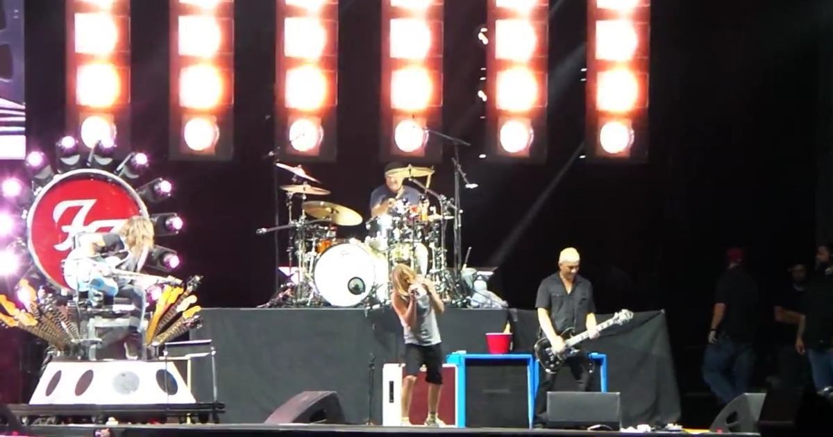 Video | Chad Smith Joins Foo Fighters In New York