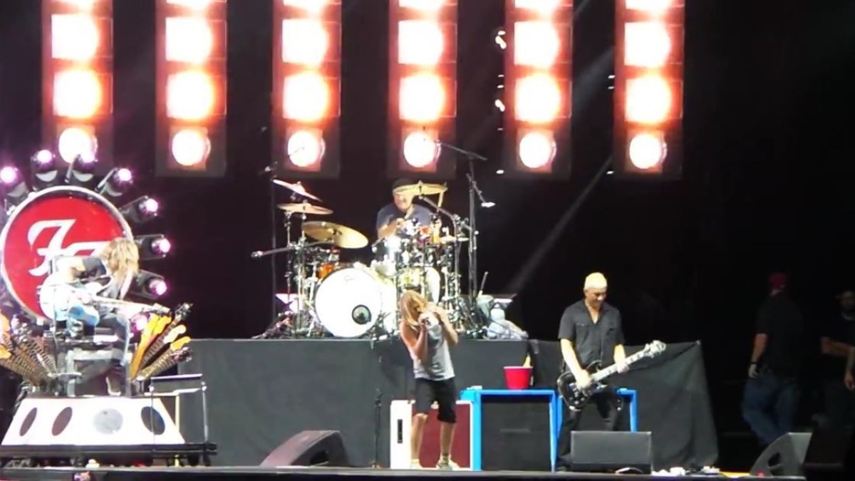 Video | Chad Smith Joins Foo Fighters In New York