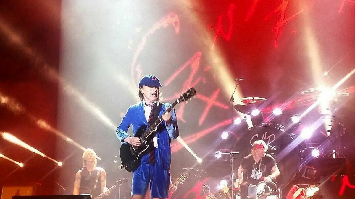 Angus Young Guests With Guns N' Roses At Coachella
