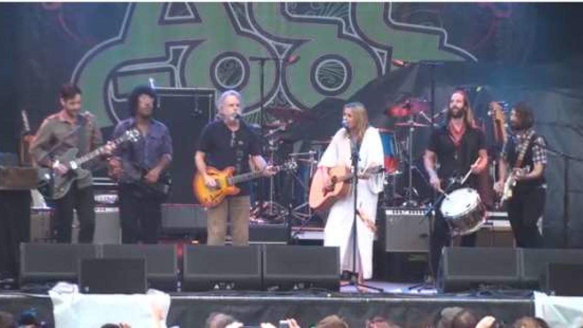 Cover Alert | Grace Potter And The Nocturnals With Bob Weir - Friend Of The Devil