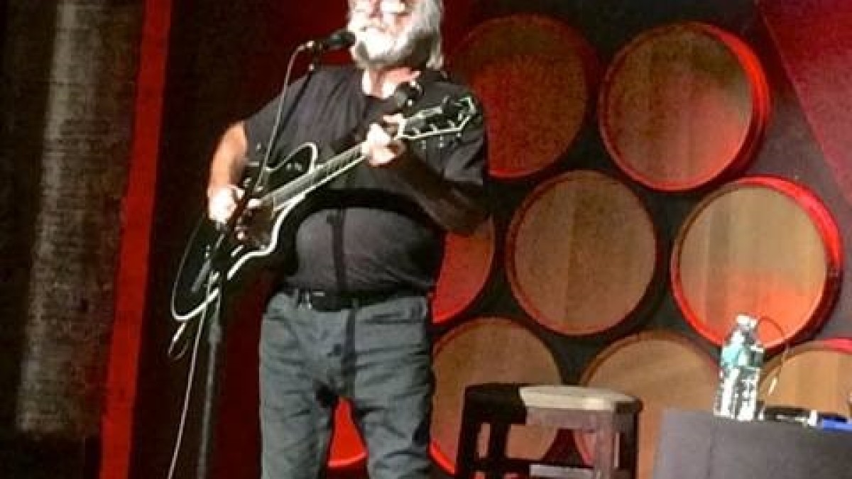 Robert Hunter Switches It Up At City Winery