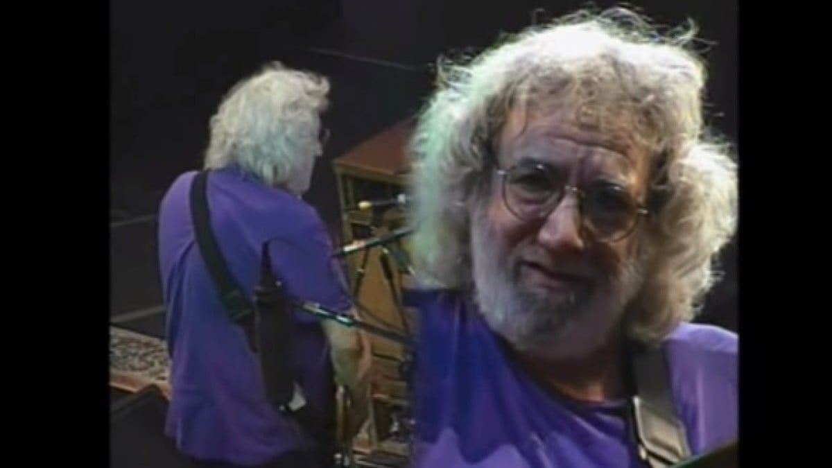 Flashback | Jerry Garcia Guests With Traffic In 1994