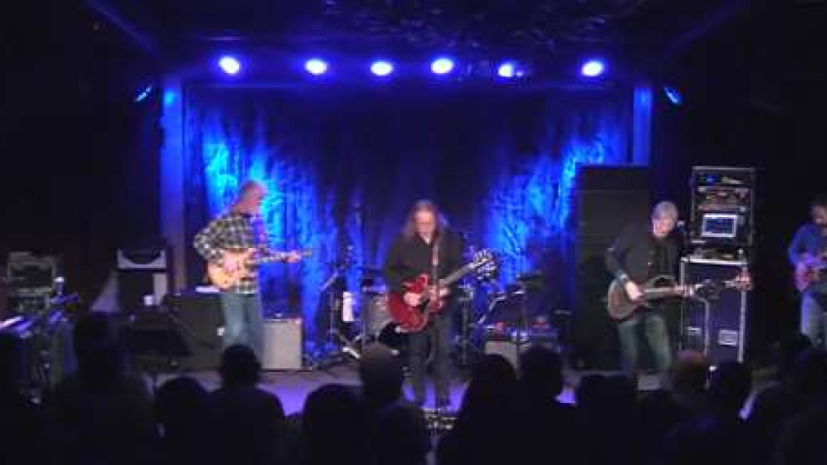 Phil Lesh's Alt-Q Focus On Dead Classics At Crossroads