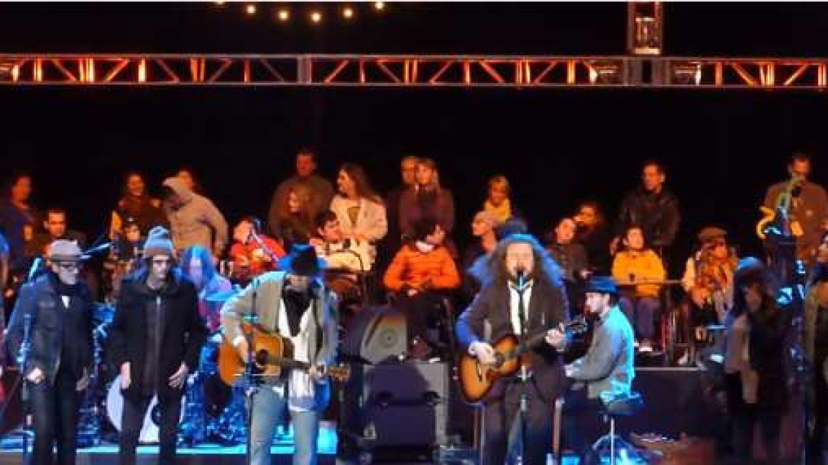 Pearl Jam, Phish, MMJ, Mule And Crowes Offer Lou Reed Tributes
