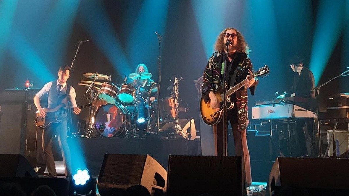 [UPDATE] My Morning Jacket Honors Prince At Tour Opener