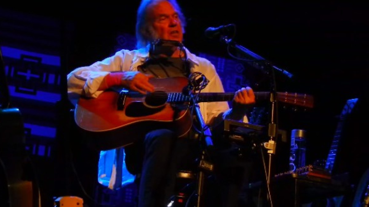 Review | Neil Young | Boston