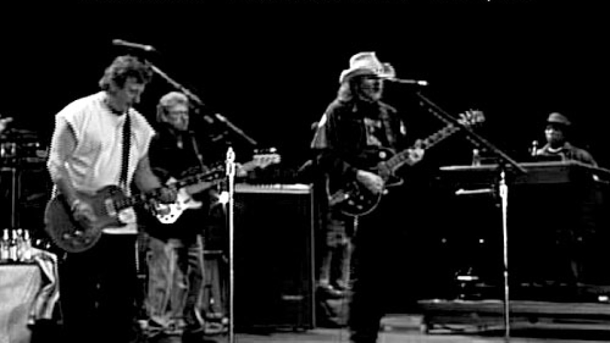 Full Show Friday | Pro-Shot Neil Young & The MGs Set