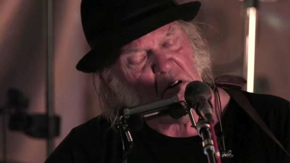Video | Neil Young & Promise Of The Real - Wolf Moon