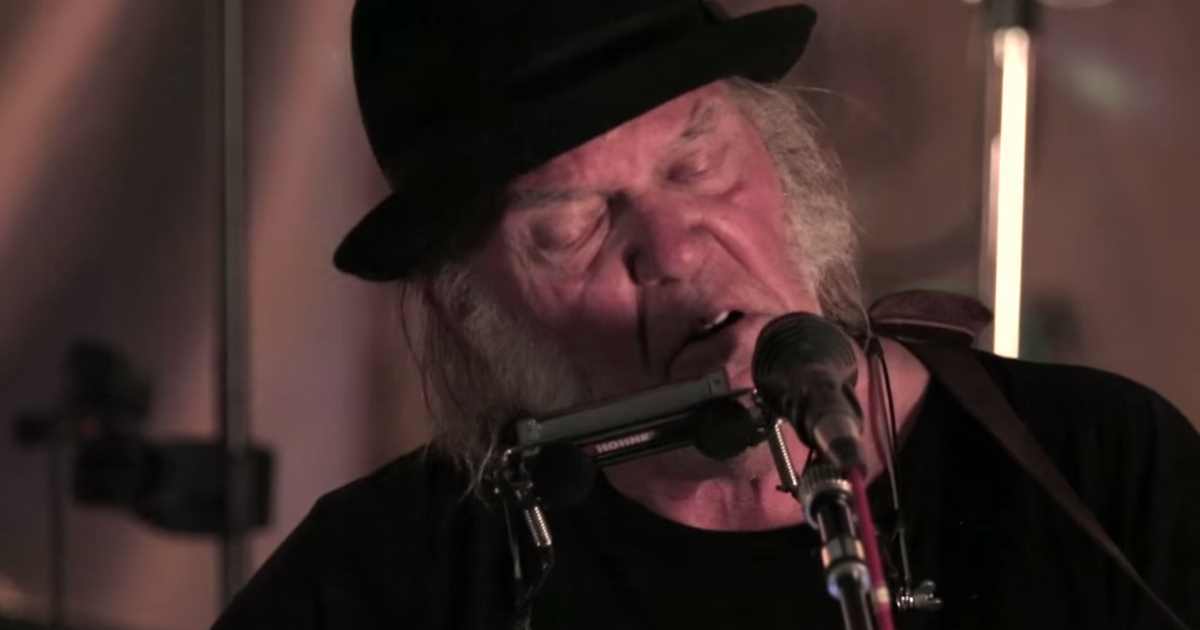 Video | Neil Young & Promise Of The Real - Wolf Moon