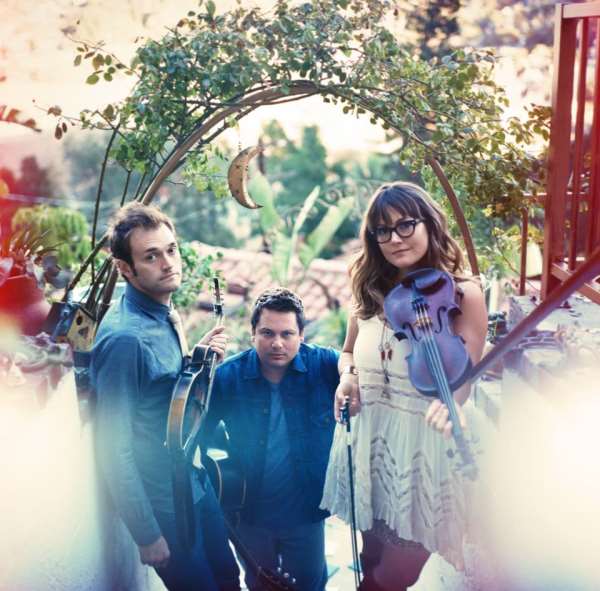 Nickel Creek To Make Return On The Tonight Show