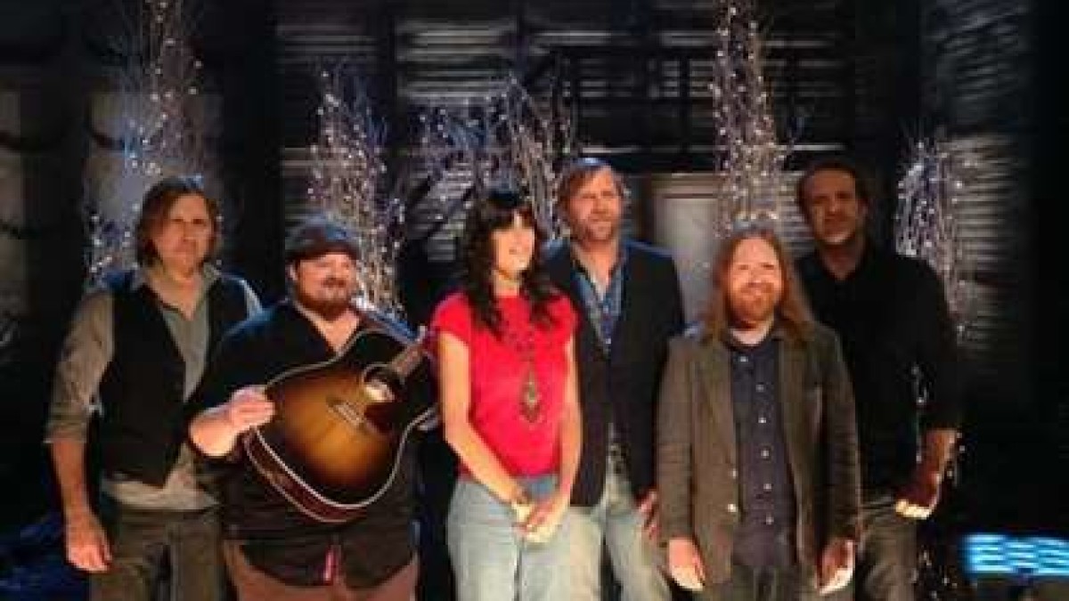 Video | Nicki Bluhm And The Gramblers Holiday Song