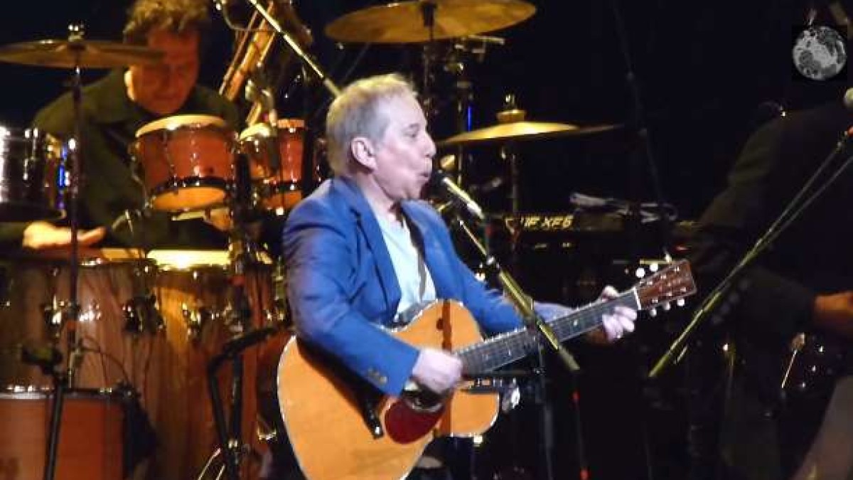 Paul Simon Plays First Show Since Arrest
