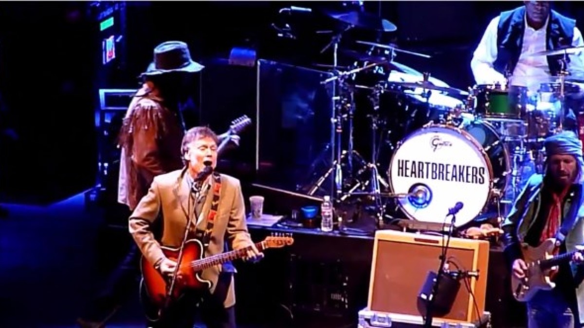Steve Winwood Sits In With Tom Petty At Red Rocks