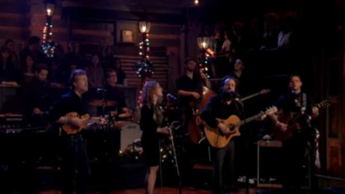 DVR Rewind | Amazing Ensemble Covers Pogues On Fallon