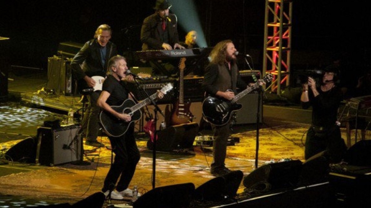 Flashback | My Morning Jacket Backs Roger Waters For Levon