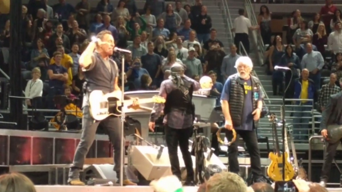 Bruce Springsteen & E Street Band Welcomes Bob Seger In Detroit
