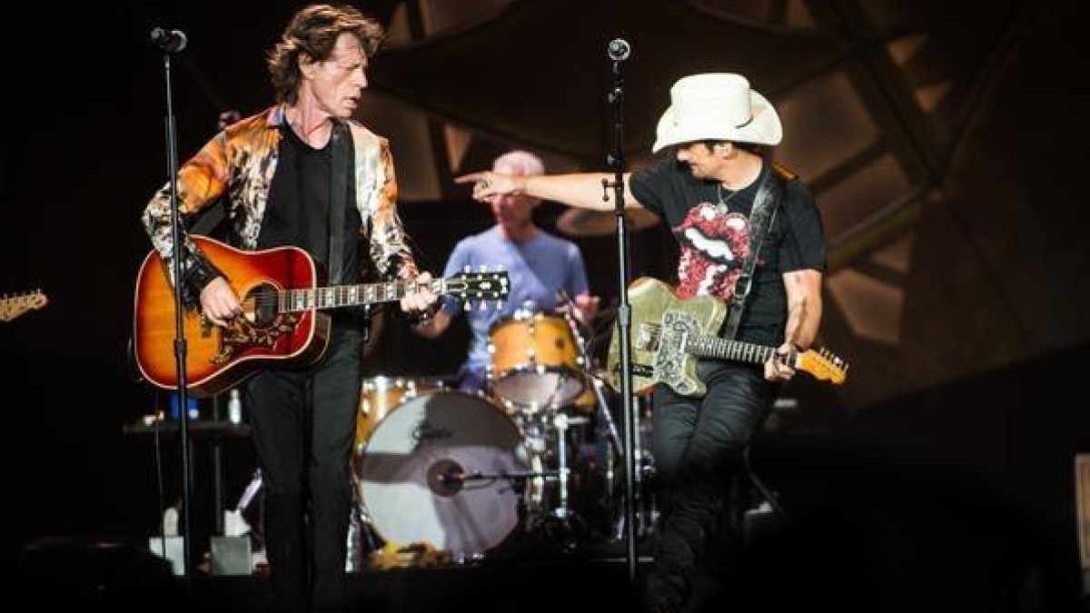 Brad Paisley Sits-In With Rolling Stones In Nashville