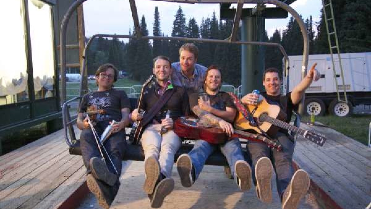 Tour Dates | Infamous Stringdusters Announce July Dates