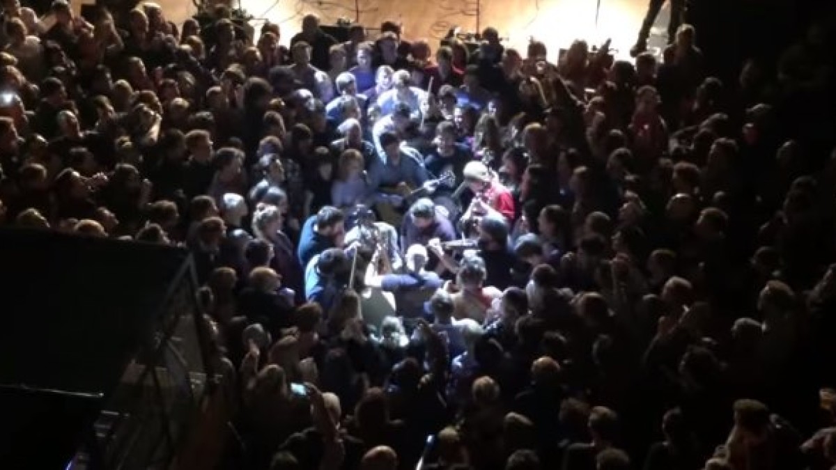 Trampled By Turtles Go Into Crowd For The Weight