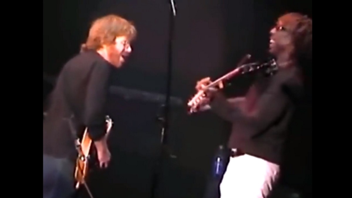 Trey Anastasio Guests With Dave Matthews Band In 2001