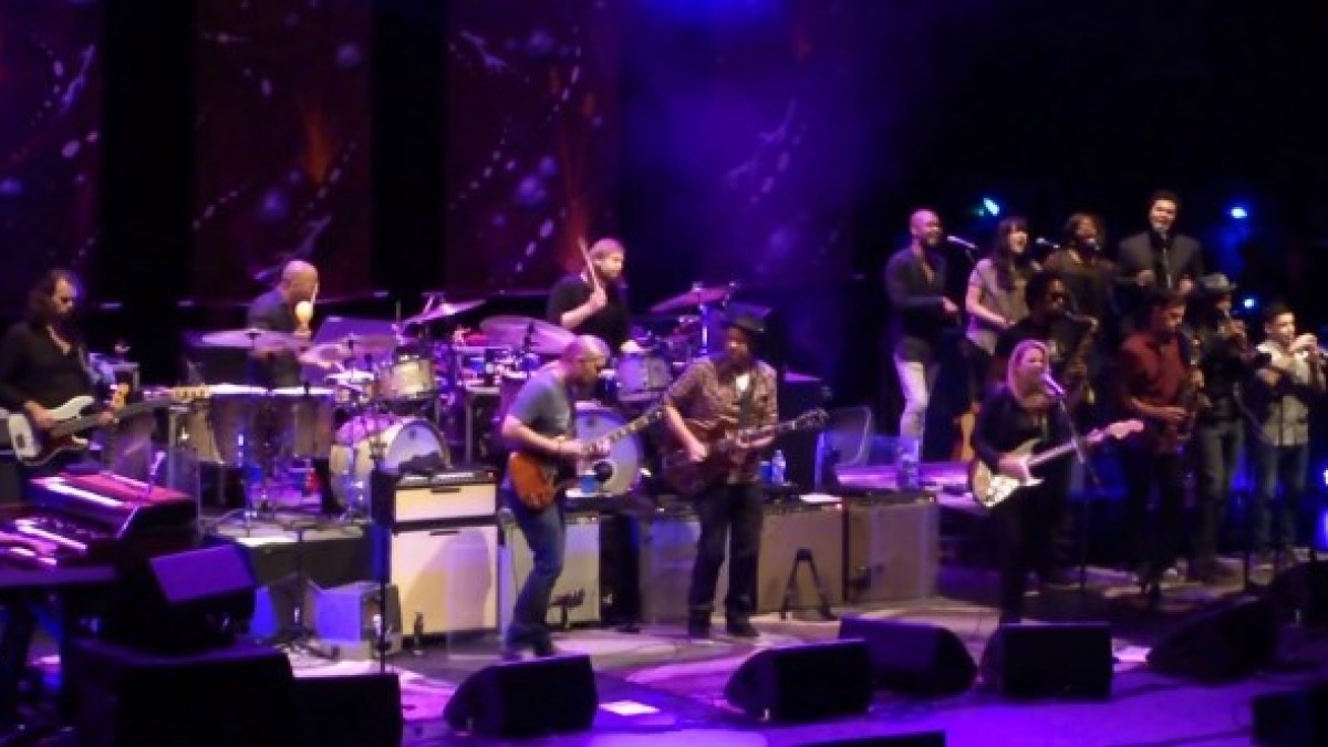 Videos | Guests Galore For Tedeschi Trucks Beacon Finale