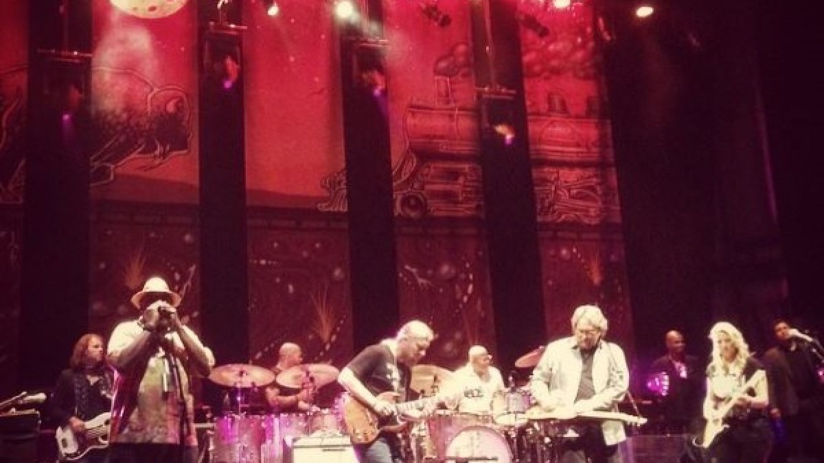 Taj Mahal, Jerry Douglas & Jaimoe Guest With Tedeschi Trucks Band