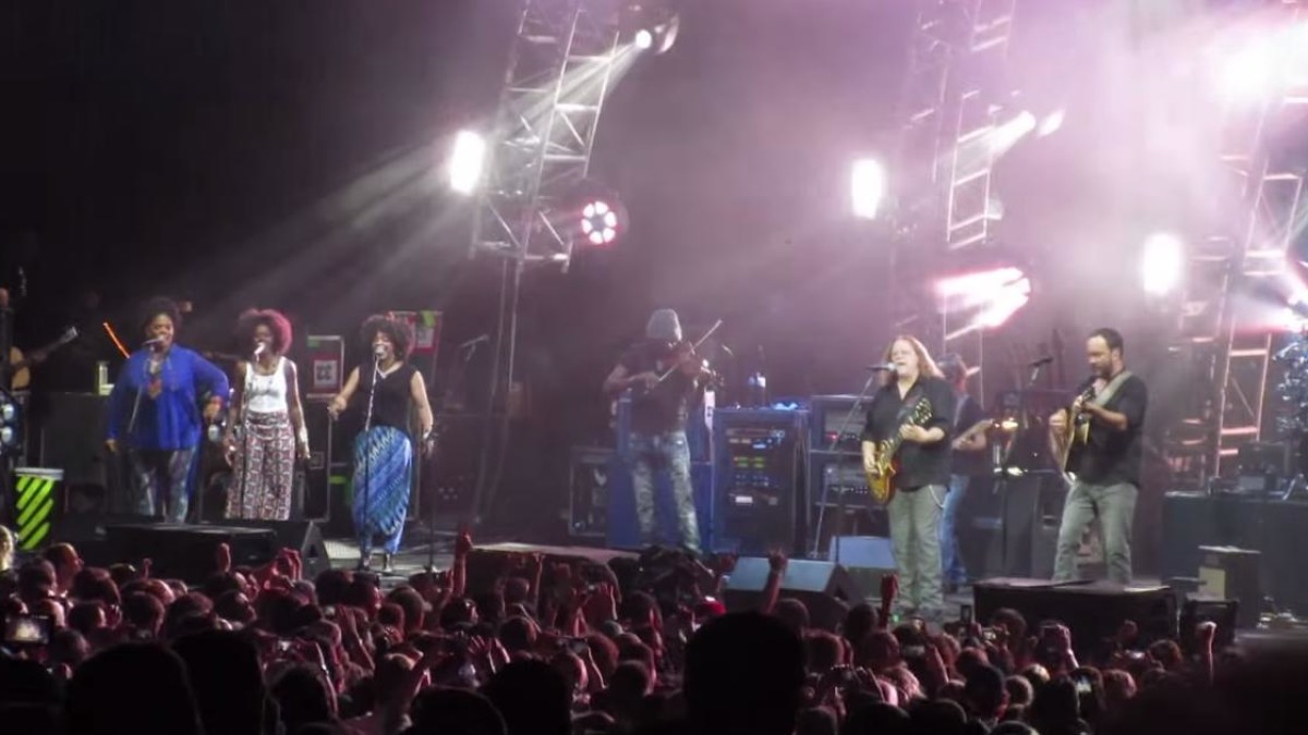 Warren Haynes Joins Dave Matthews Band In Camden