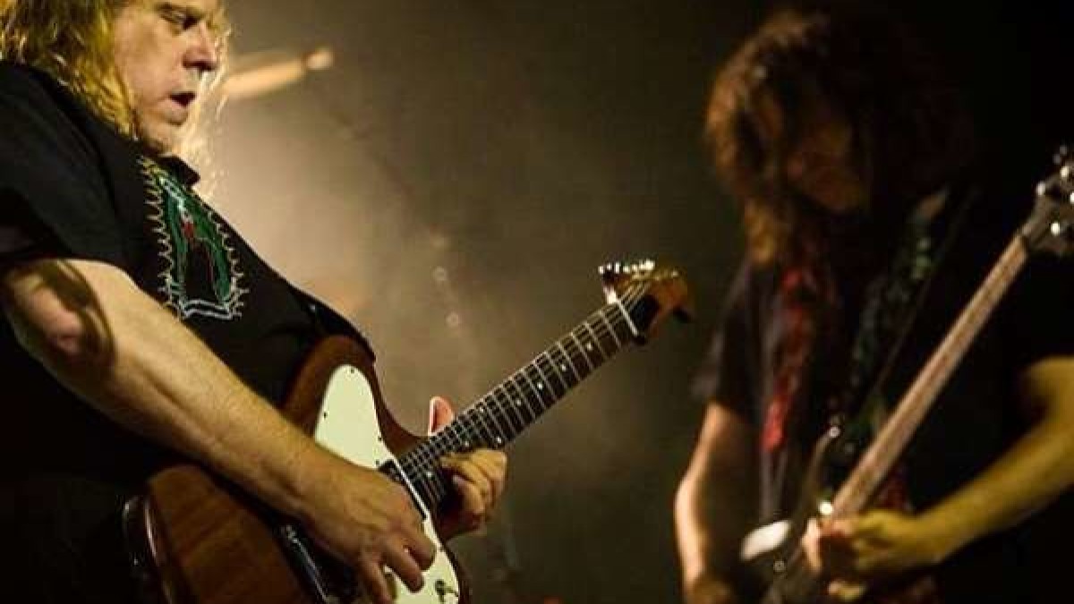 Warren Haynes Guests With Dave Matthews Band In Australia