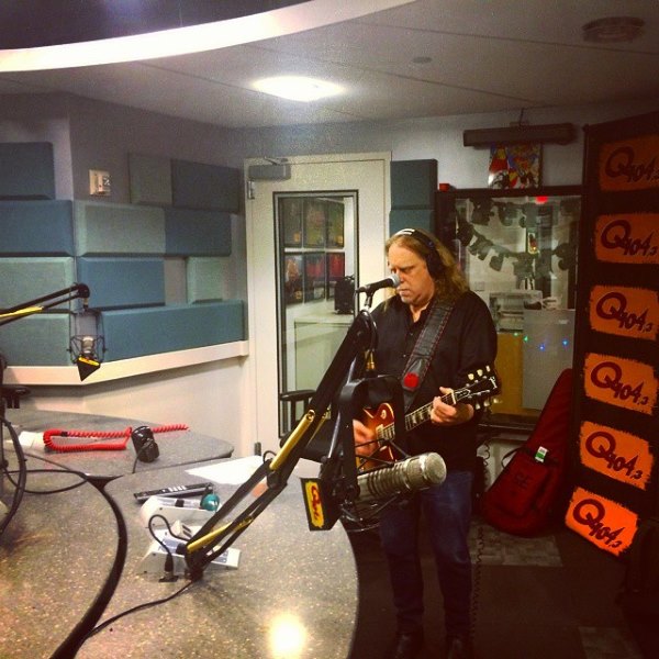Video | Warren Haynes Performs Wish You Were Here