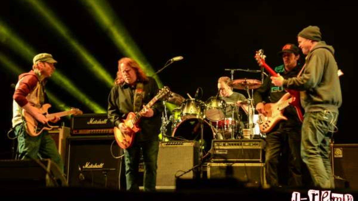 Warren Haynes Guests With Umphrey's At Mountain Jam
