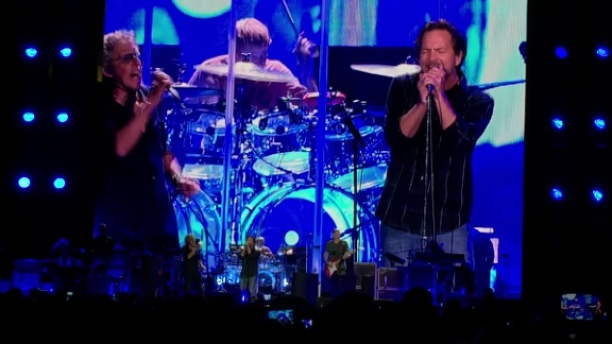 Eddie Vedder Guests With The Who In Rosemont
