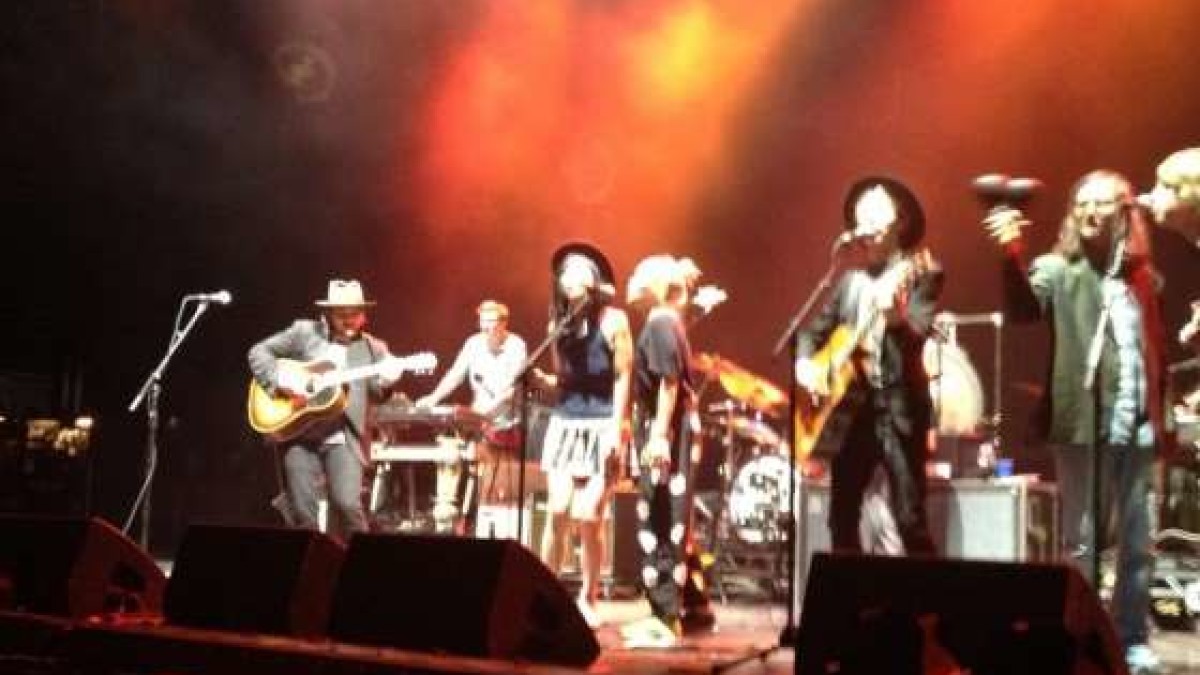 Wilco Welcomes Beck, Sean Lennon And Cibo Matto At Jones Beach